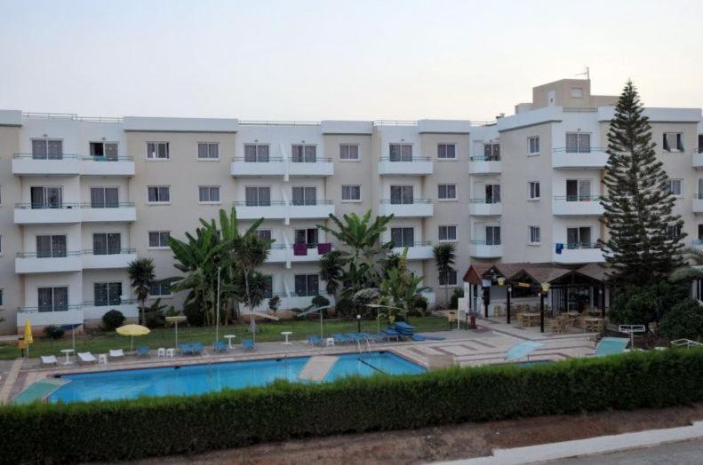 Debbiexenia Hotel Apartments Paralimni Exterior foto