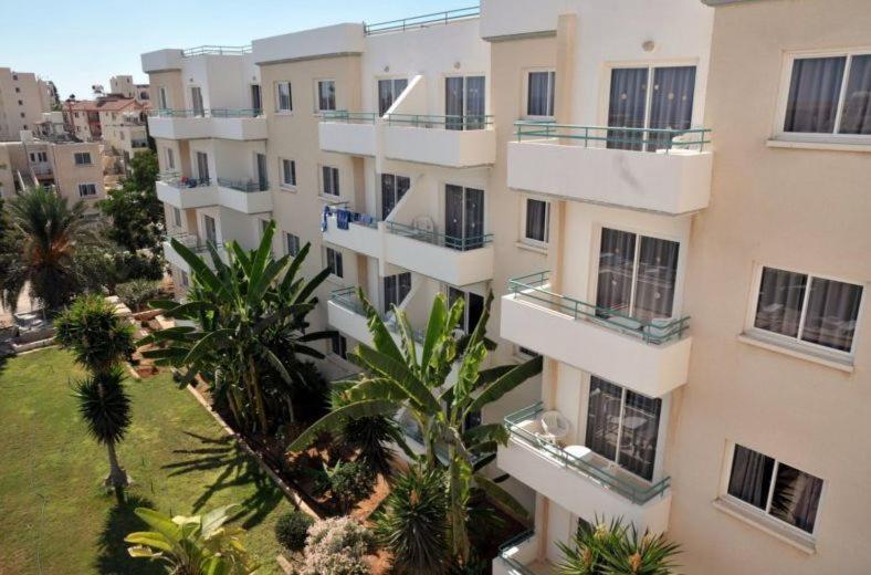 Debbiexenia Hotel Apartments Paralimni Exterior foto