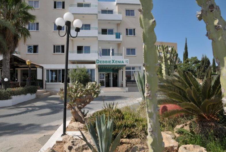 Debbiexenia Hotel Apartments Paralimni Exterior foto