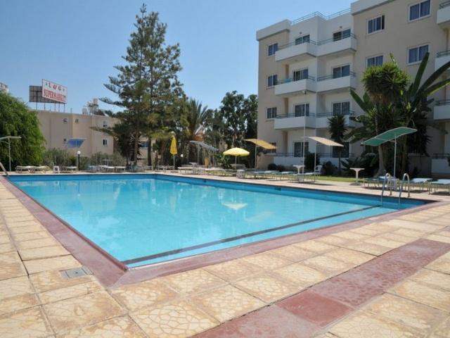 Debbiexenia Hotel Apartments Paralimni Exterior foto