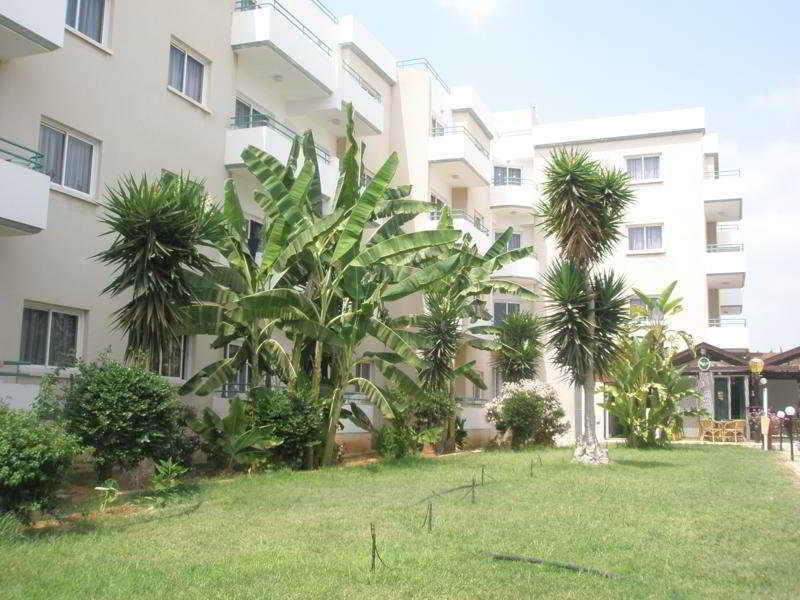 Debbiexenia Hotel Apartments Paralimni Exterior foto