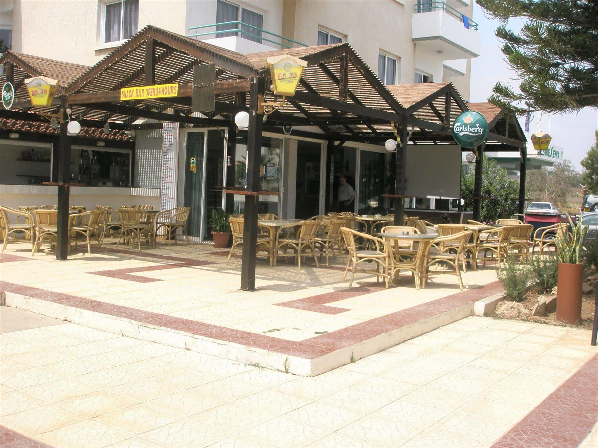 Debbiexenia Hotel Apartments Paralimni Exterior foto